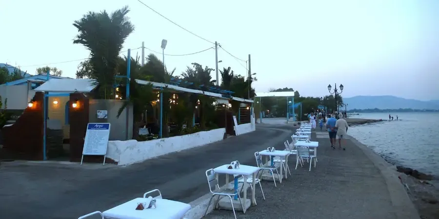 Ο παραλιακός δρόμος μπροστά στην Αργώ το 2014